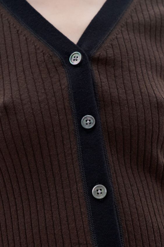 Filippa K L8HHT34 Bekleidung dunkle Schokolade/schwarz Frauen leichter Ripp-Cardigan