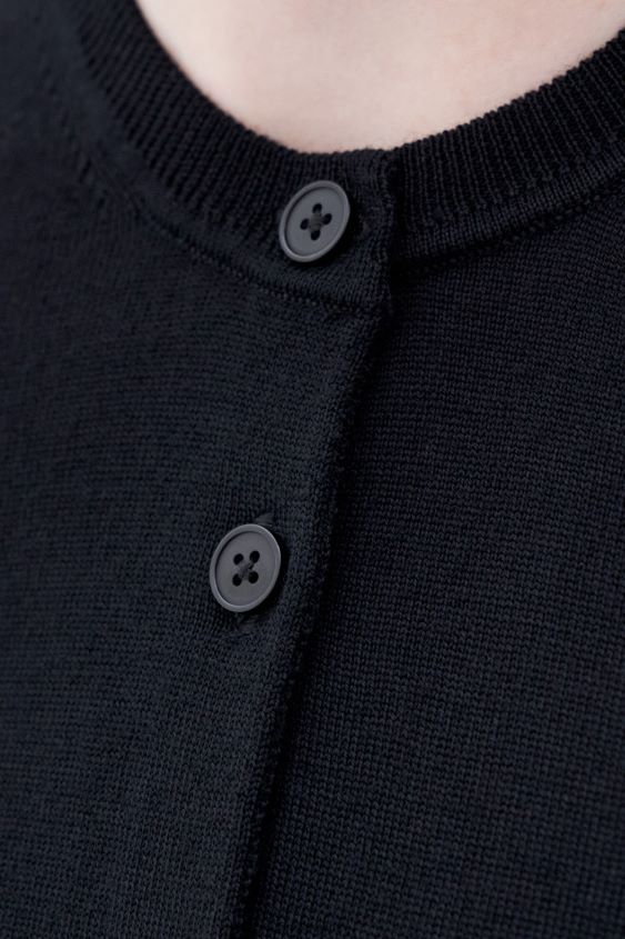 Filippa K L8HHT47 Bekleidung Schwarz Frauen Kurze Strickjacke aus Merinowolle
