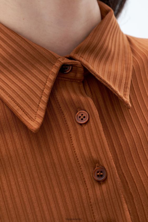 Filippa K L8HHT158 Bekleidung Kastanie Frauen Glänzendes Ripp-Polo mit Knöpfen