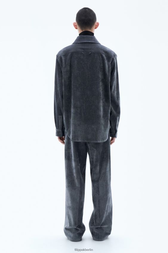 Filippa K L8HHT252 Bekleidung rauchgrün Männer Hemd mit Reißverschluss aus zerknittertem Cord