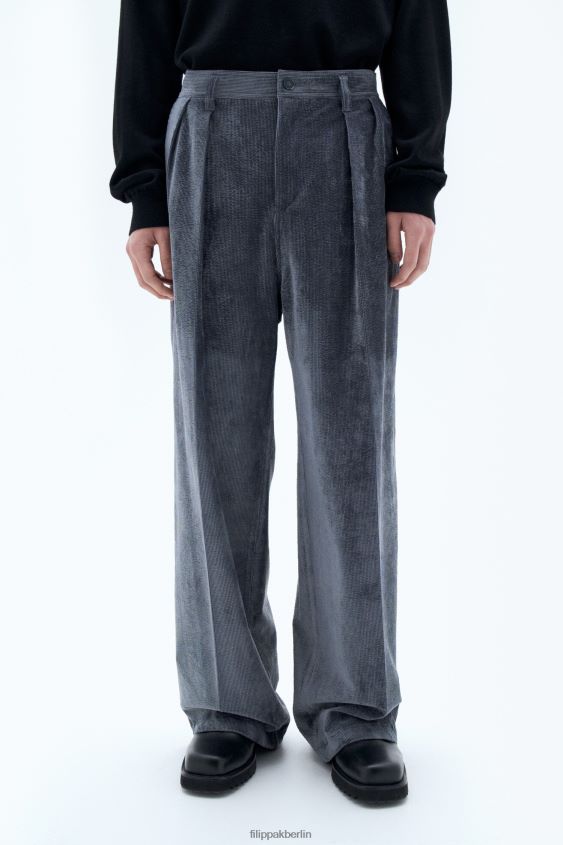 Filippa K L8HHT353 Bekleidung rauchgrün Männer Hose aus gecrashtem Cord