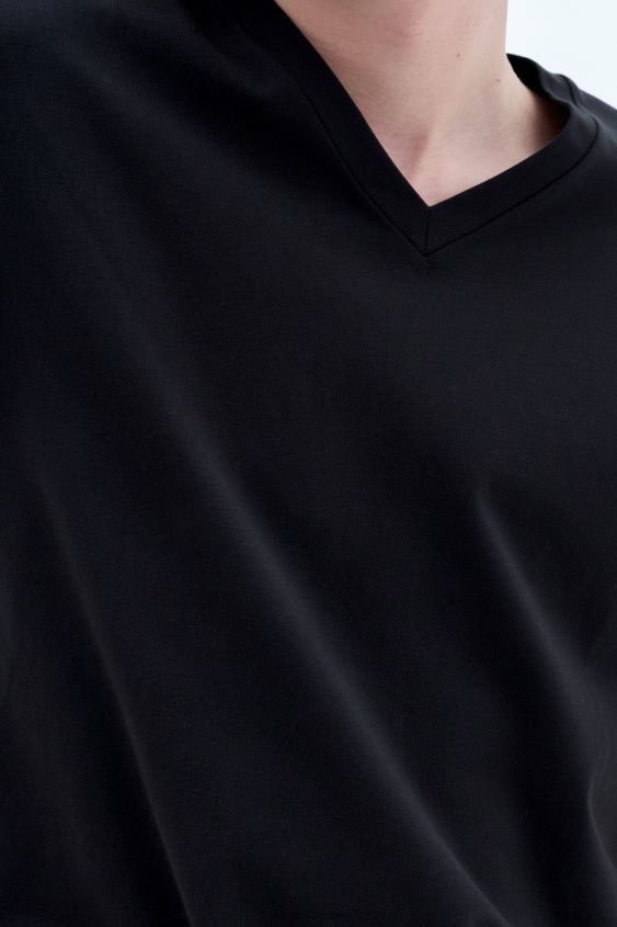 Filippa K L8HHT329 Bekleidung Schwarz Männer Stretch-T-Shirt mit V-Ausschnitt